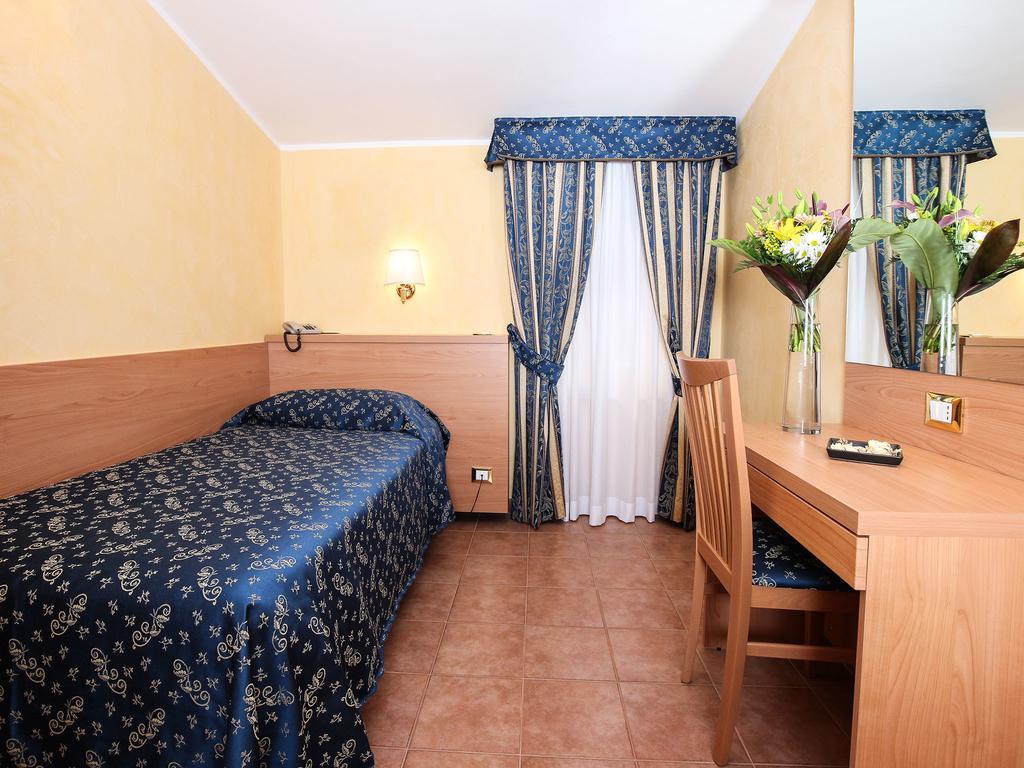 Casa Di Santa Francesca Romana A Ponte Rotto Номер фото