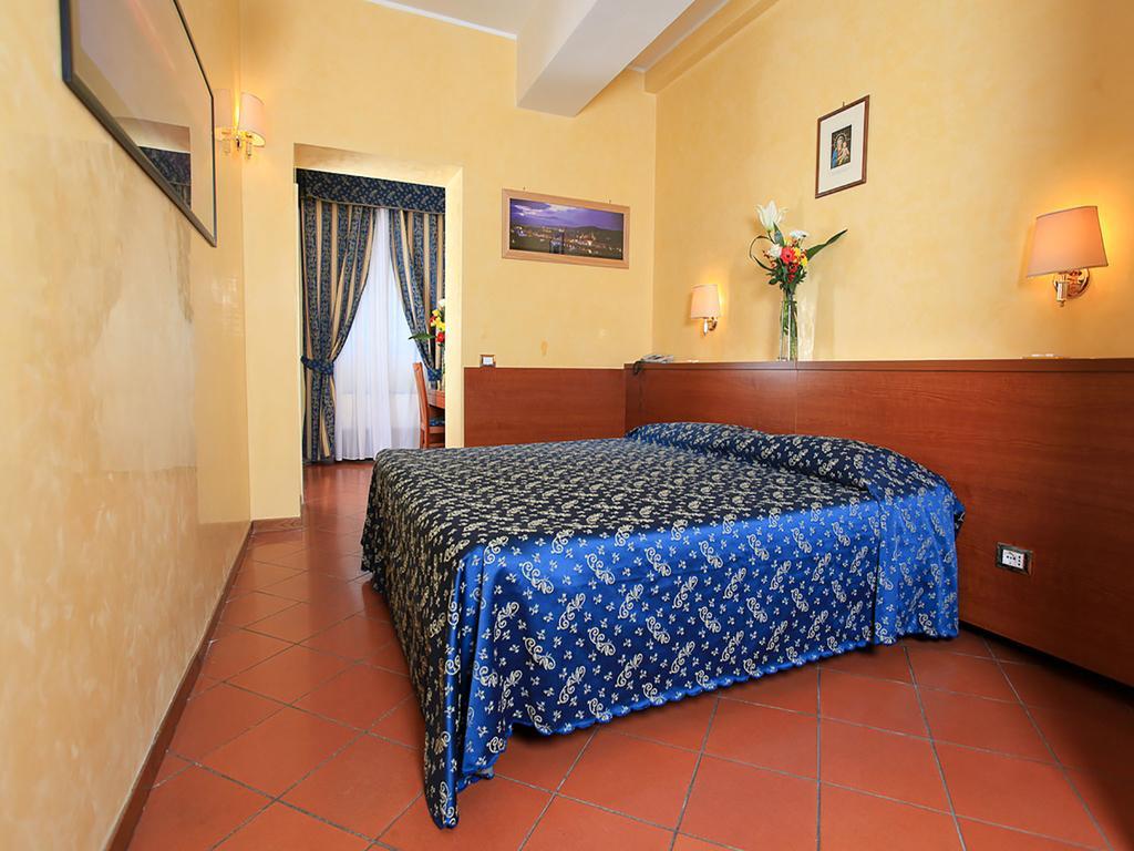 Casa Di Santa Francesca Romana A Ponte Rotto Номер фото