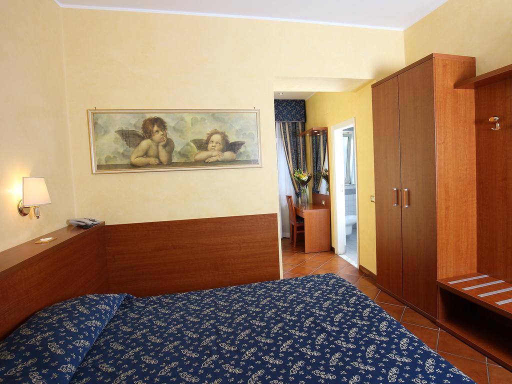 Casa Di Santa Francesca Romana A Ponte Rotto Номер фото