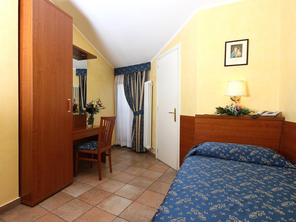 Casa Di Santa Francesca Romana A Ponte Rotto Экстерьер фото